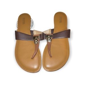 8M Michael Kors Thong Sandals Brown Logo Lock